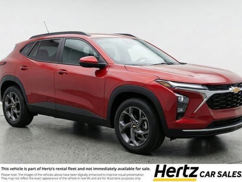 Used 2025 Chevrolet Trax LT image 1