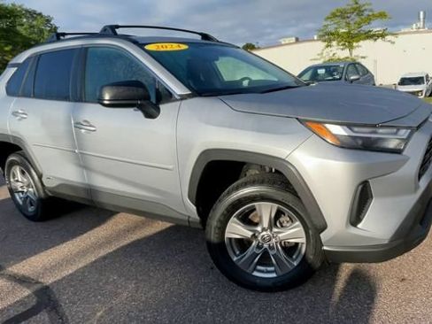 Used 2024 Toyota RAV4 LE AWD/4WD image 8