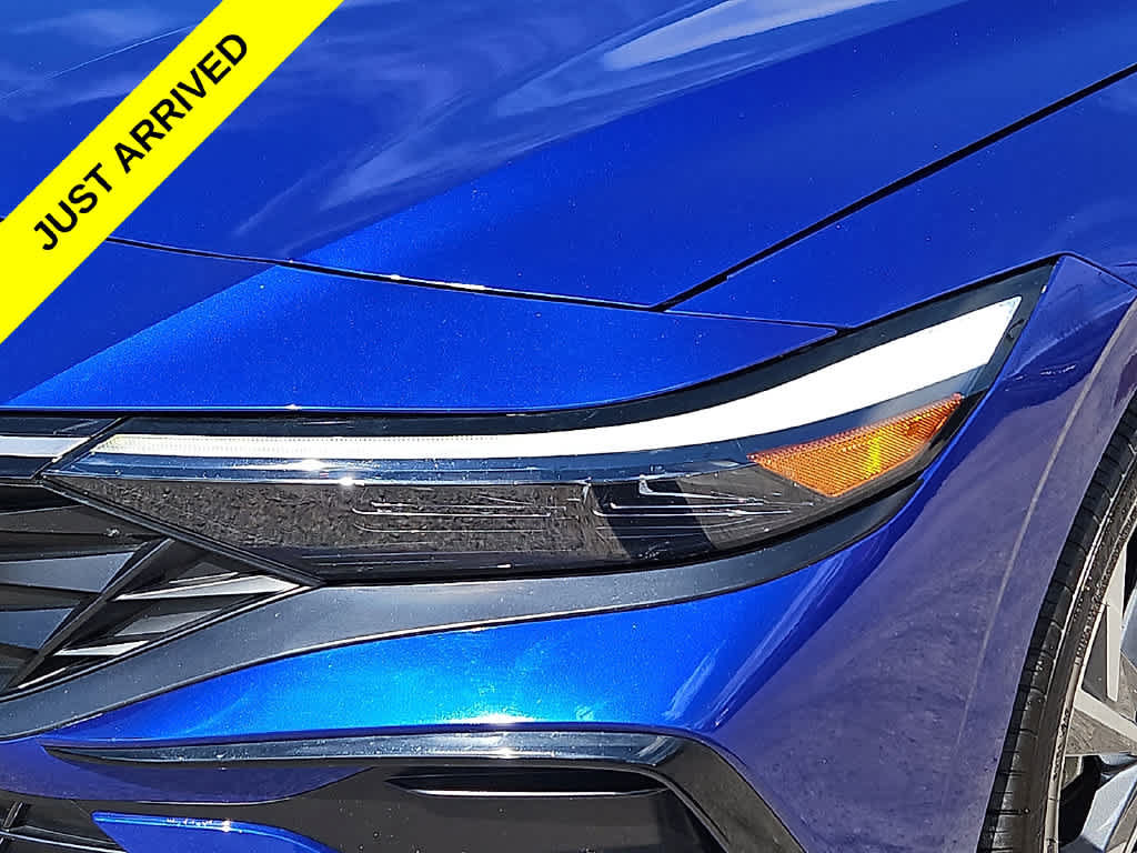 Used 2025 Hyundai Elantra Limited FWD image 8