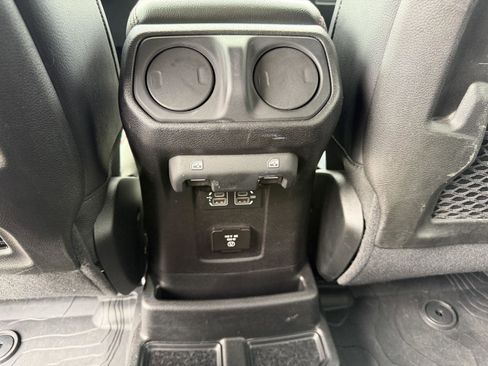 Used 2018 Jeep Wrangler Unlimited Rubicon image 23