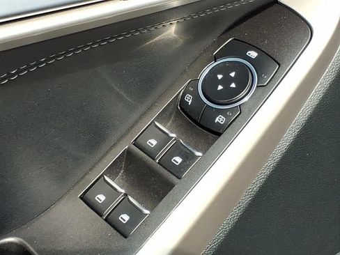 Used 2023 Ford Explorer XLT AWD/4WD image 16