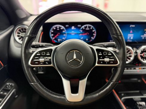 Used 2022 Mercedes-Benz GLB 250 4MATIC w/ Premium Package Lite image 15