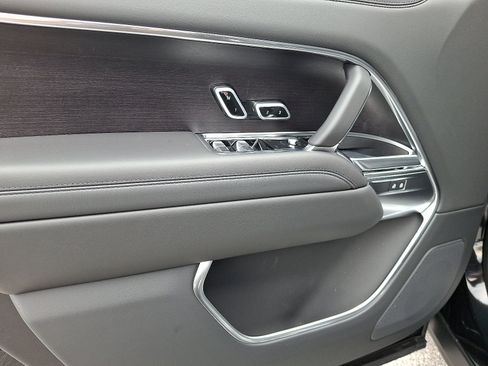 New 2025 Land Rover Range Rover SE AWD/4WD image 9