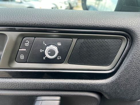 Used 2016 Volkswagen Touareg TDI AWD/4WD image 25