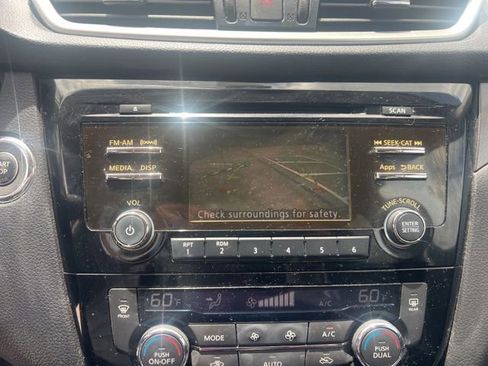 Used 2016 Nissan Rogue SV FWD image 19