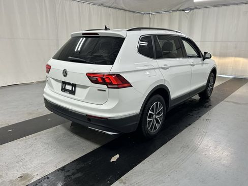 Used 2020 Volkswagen Tiguan SE w/ Panoramic Sunroof Package AWD/4WD image 2