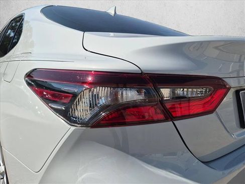 Used 2022 Toyota Camry LE FWD image 12