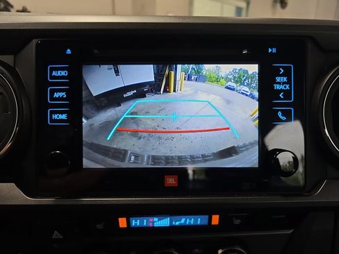 Used 2017 Toyota Tacoma TRD Sport AWD/4WD image 25