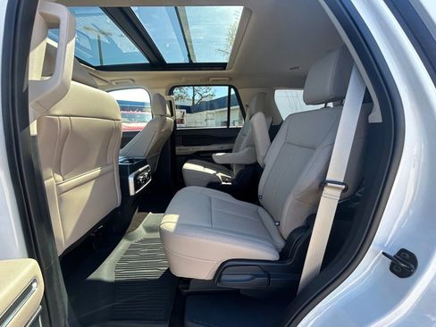 Used 2022 Ford Expedition XLT image 32