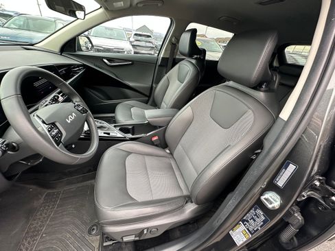 Used 2025 Kia Niro EX image 27
