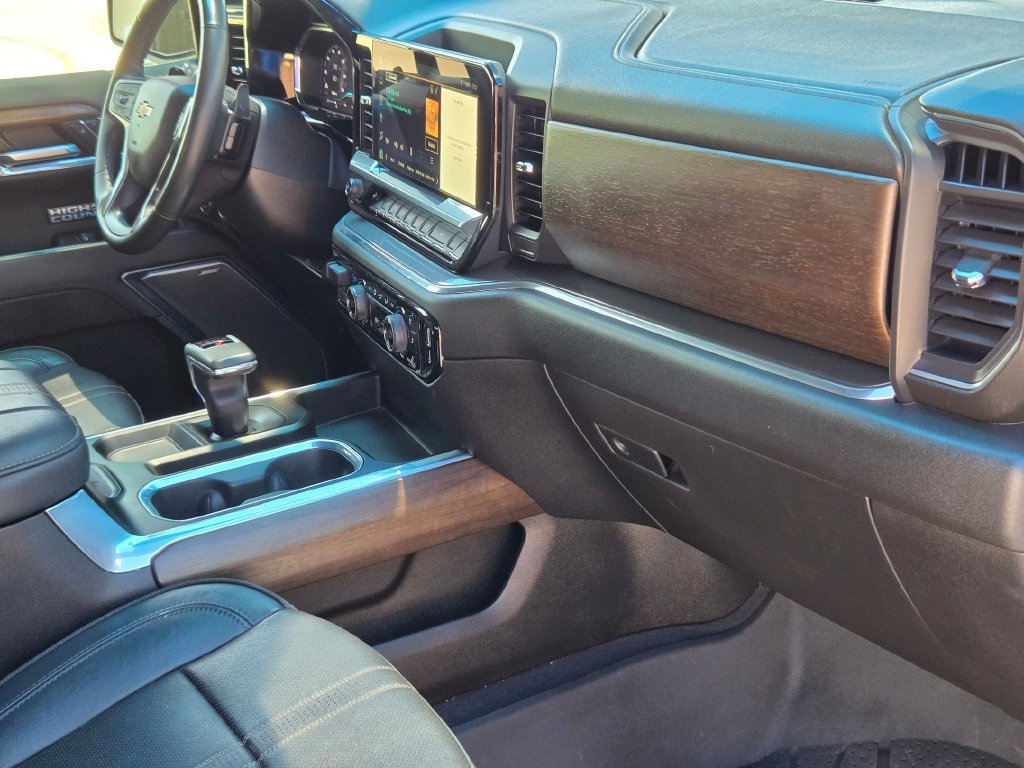 Used 2024 Chevrolet Silverado 1500 High Country w/ High Country Premium Package AWD/4WD image 27