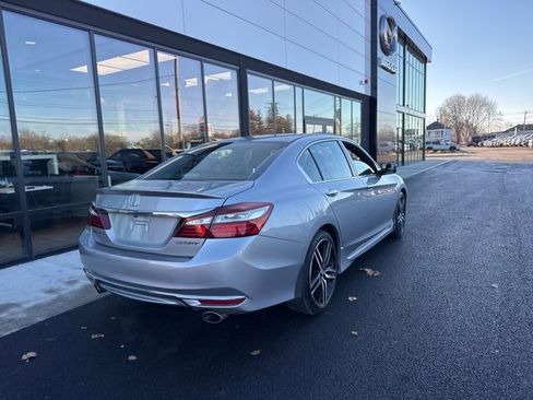 Used 2017 Honda Accord Sport image 3