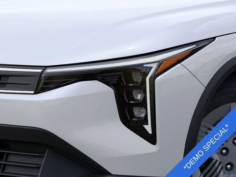 New 2025 Kia K4 LX image 10
