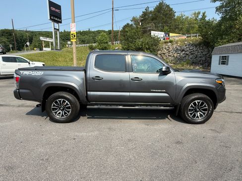 Used 2022 Toyota Tacoma TRD Sport AWD/4WD image 6