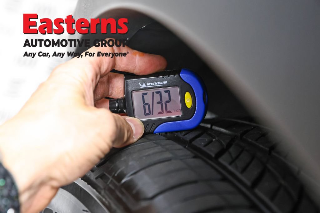 Used 2024 Nissan Pathfinder SV AWD/4WD image 30