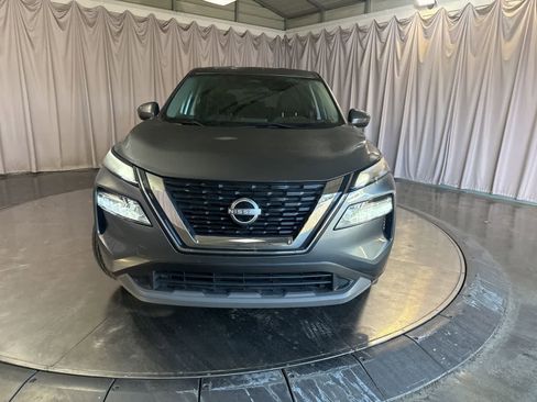Used 2023 Nissan Rogue SV image 2