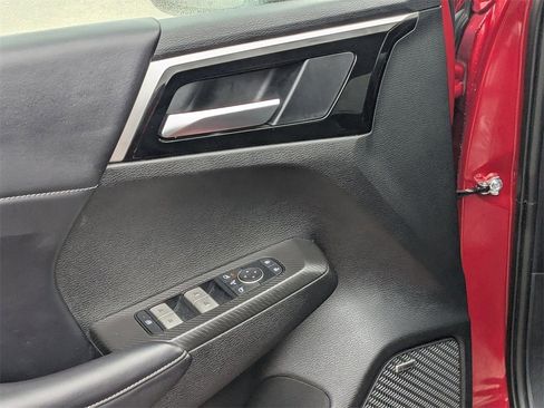 Used 2025 Mitsubishi Outlander SE image 13