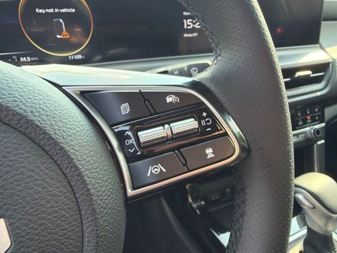 Certified 2024 Kia Seltos SX w/ SX Sunroof Package AWD/4WD image 17