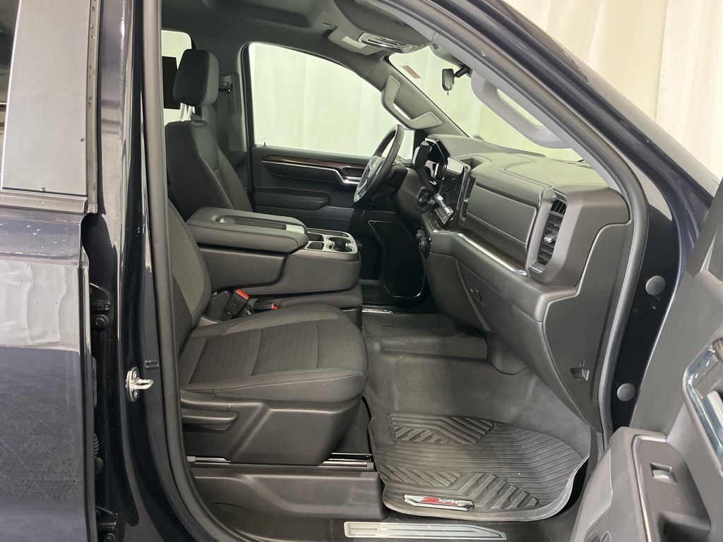 Used 2023 Chevrolet Silverado 1500 LT AWD/4WD image 18