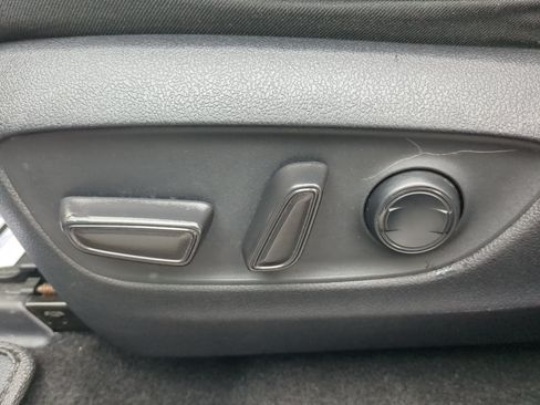 Used 2019 Toyota RAV4 XLE w/ Convenience Package FWD image 29
