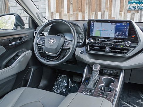 Used 2021 Toyota Highlander Platinum AWD/4WD image 16