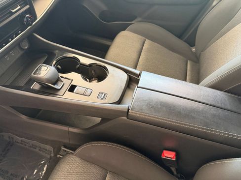 Used 2025 Nissan Rogue SV FWD image 37