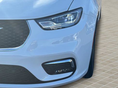 New 2026 Chrysler Pacifica Select image 10