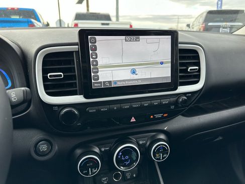 Used 2025 Hyundai Venue Limited image 15