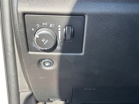 Used 2020 Jeep Grand Cherokee Laredo RWD image 23