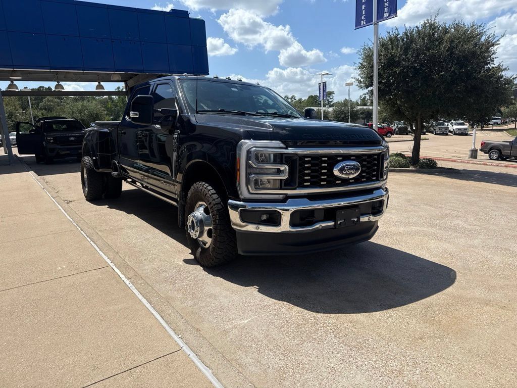 Used 2023 Ford F350 Lariat w/ Lariat Ultimate Package AWD/4WD image 2