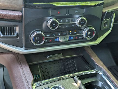 Certified 2022 Ford Expedition Limited AWD/4WD image 23
