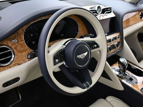 Certified 2024 Bentley Bentayga Plug-In Hybrid image 17