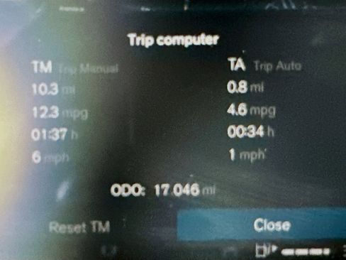 Used 2025 Volvo XC40 B5 Core image 19