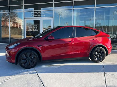 Used 2024 Tesla Model Y Long Range image 3
