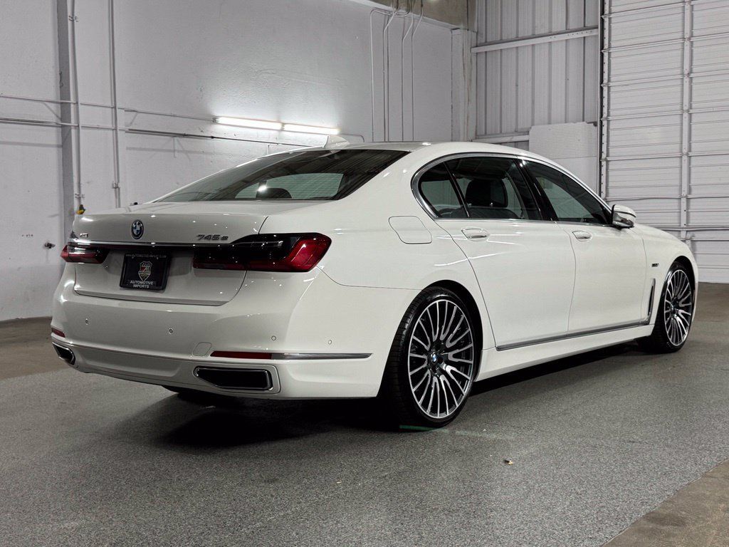 Used 2022 BMW 745e xDrive AWD/4WD image 11