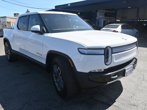 Used 2023 Rivian R1T Adventure image 5