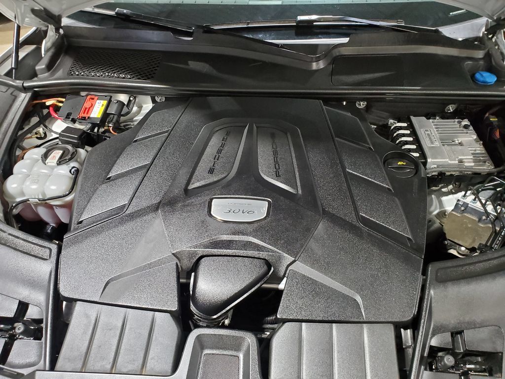 Used 2022 Porsche Cayenne AWD/4WD image 44