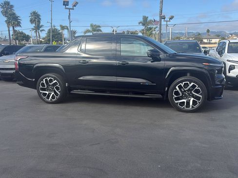 Used 2024 Chevrolet Silverado EV RST AWD/4WD image 2