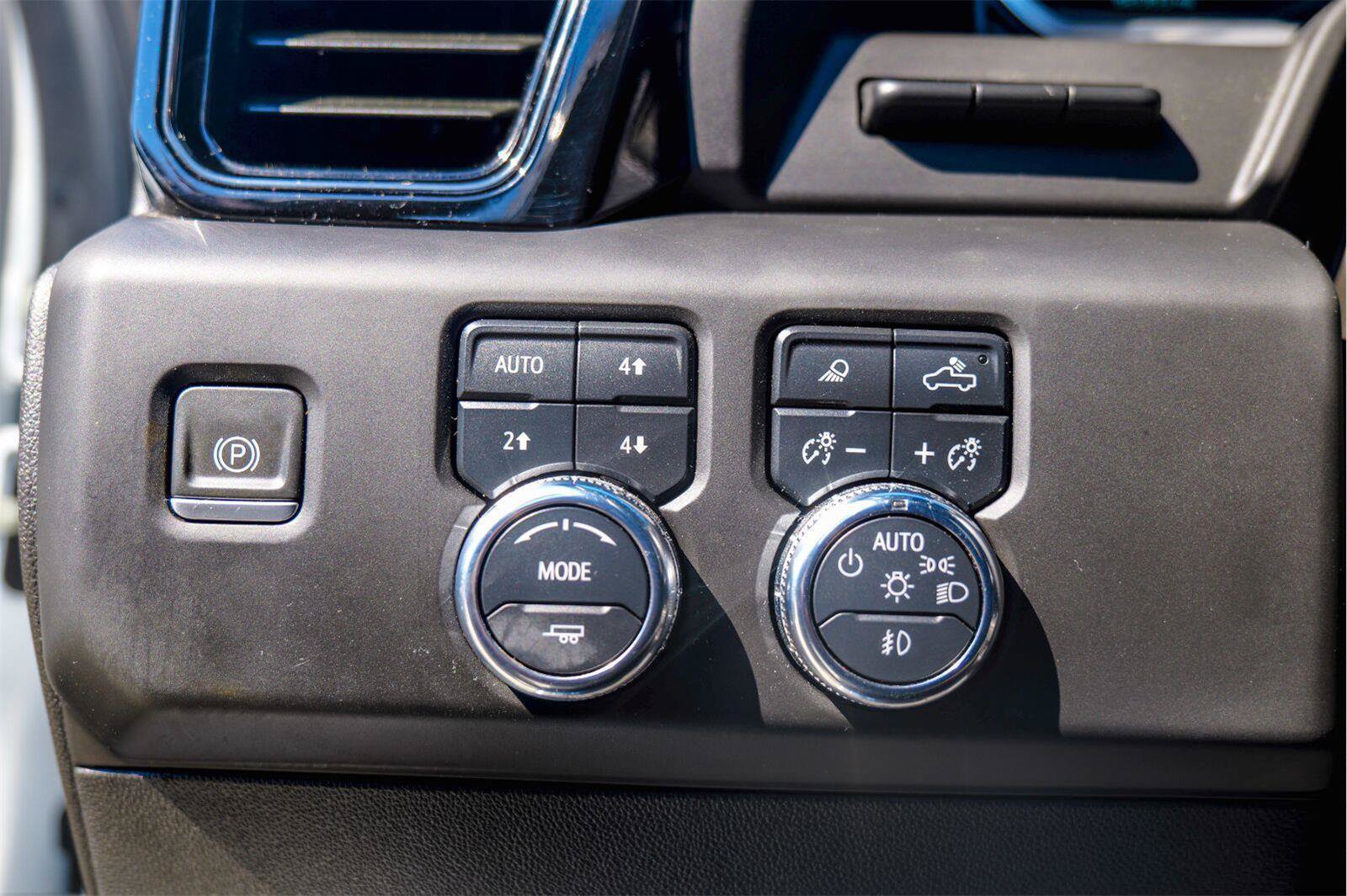 Used 2024 GMC Sierra 2500 AT4 w/ Technology Package AWD/4WD image 27