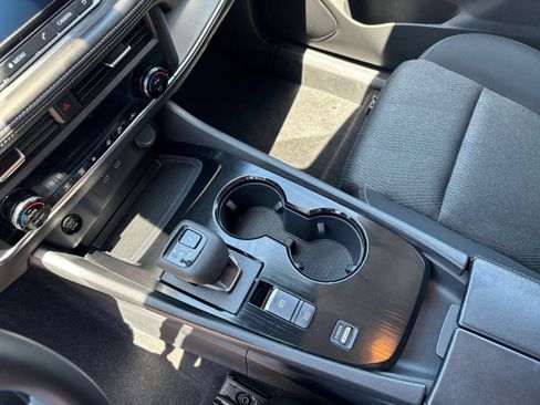 Used 2025 Nissan Rogue SV FWD image 43