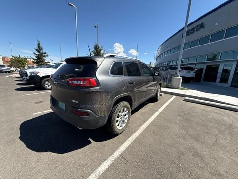 Used 2016 Jeep Cherokee Latitude w/ Cold Weather Group AWD/4WD image 5
