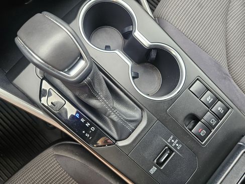 Used 2023 Toyota Highlander LE image 19