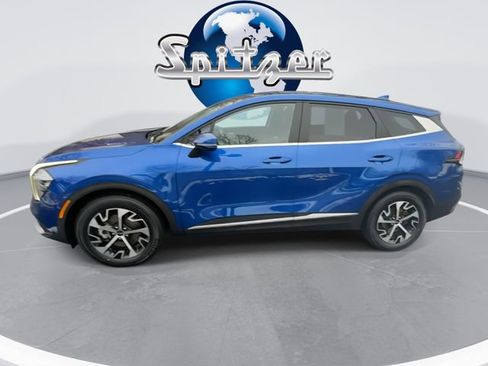 Used 2023 Kia Sportage EX image 3