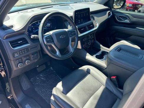 Used 2024 Chevrolet Tahoe Z71 w/ Luxury Package AWD/4WD image 17