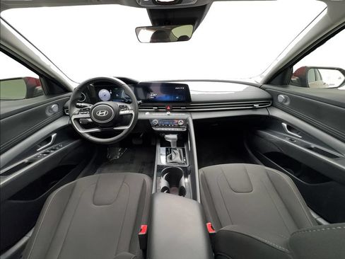 Used 2025 Hyundai Elantra SEL FWD image 38