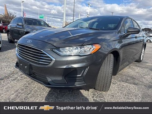 Used 2020 Ford Fusion SE image 3