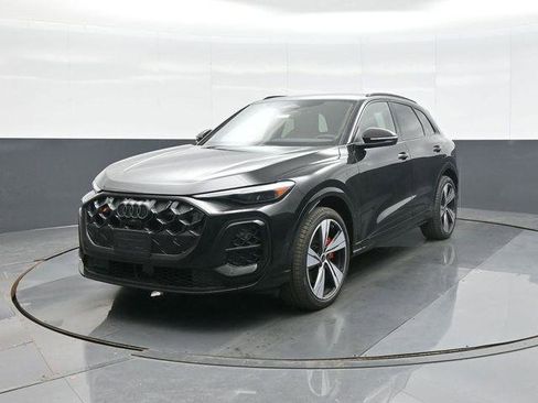 New 2025 Audi SQ5 Prestige image 3