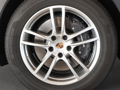 Certified 2025 Porsche Cayenne Coupe image 13