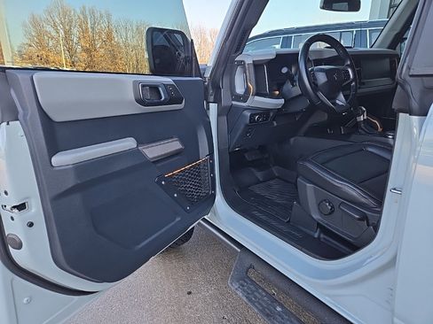 Used 2023 Ford Bronco Badlands w/ Sasquatch Package image 32