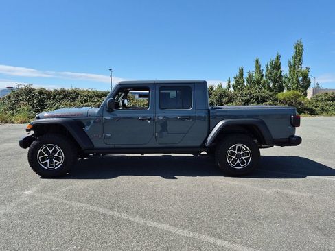 Used 2025 Jeep Gladiator Rubicon w/ Convenience Group AWD/4WD image 6